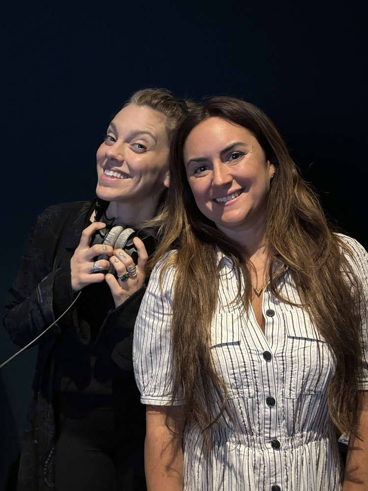 Les Sisters T2 à lire et à écouter : plongée dans les coulisses du tournage.